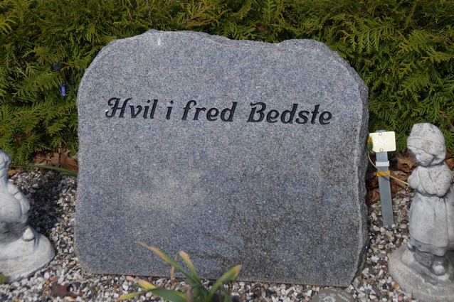 Billede af gravsten på Frederiks Kirkegård