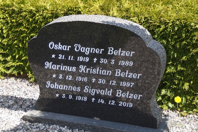 Billede af gravsten på Frederiks Kirkegård
