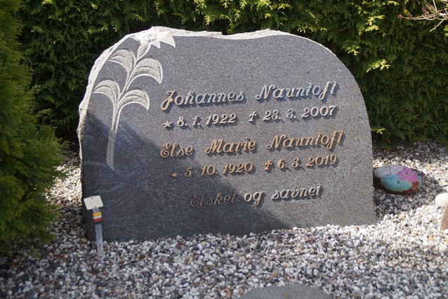 Billede af gravsten på Frederiks Kirkegård