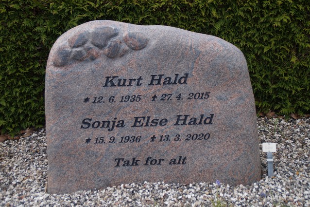 Billede af gravsten på Frederiks Kirkegård