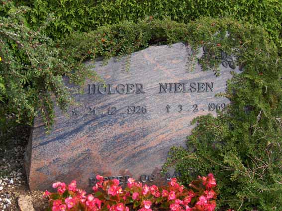 Billede af gravsten på Frederiks Kirkegård