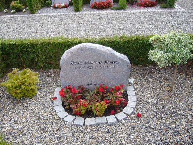 Billede af gravsten på Hem Kirkegård, Skive