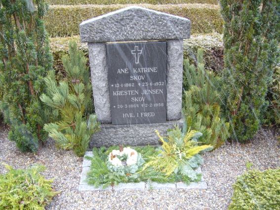 Billede af gravsten på Jebjerg kirkegård
