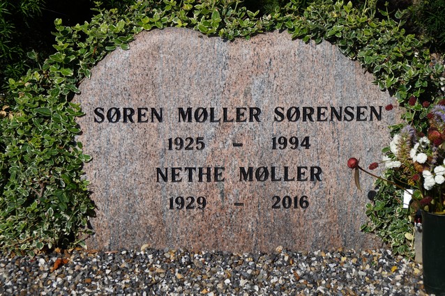 Billede af gravsten på Jebjerg kirkegård