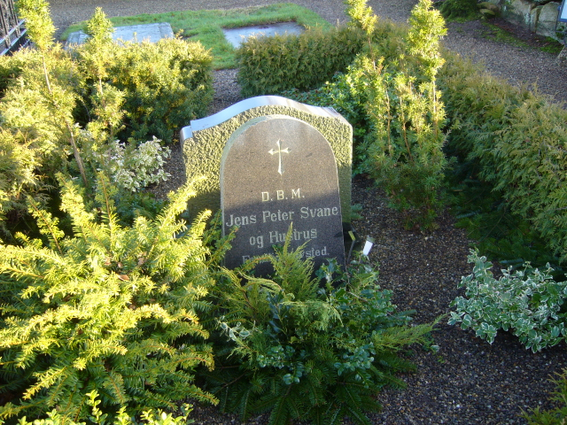 Billede af gravsten på Junget kirkegård