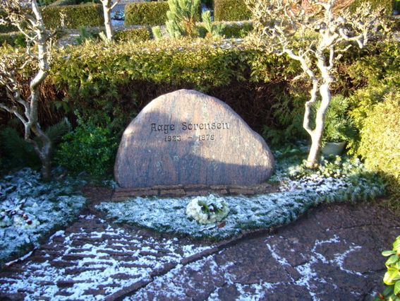 Billede af gravsten på Roslev kirkegård