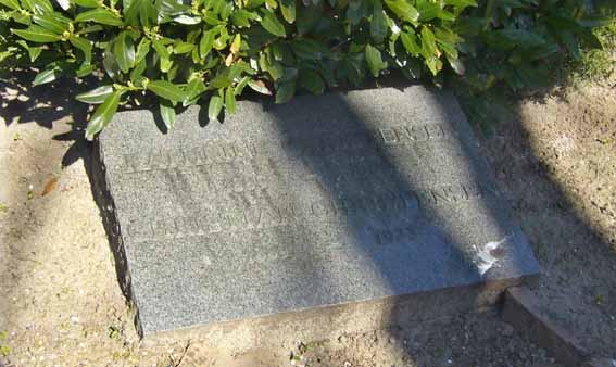 Billede af gravsten på Skive Kirkegård