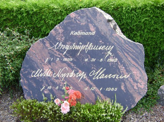 Billede af gravsten på Stagstrup Kirkegård
