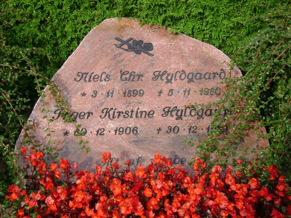 Billede af gravsten på Stagstrup Kirkegård