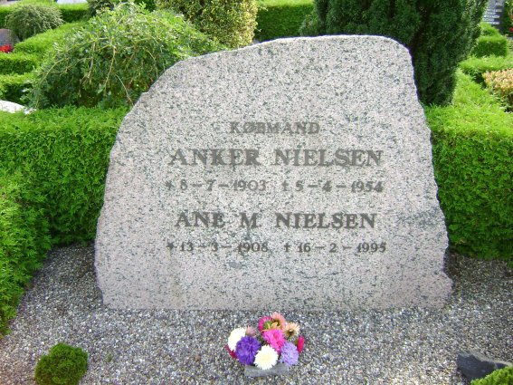 Billede af gravsten på Stagstrup Kirkegård