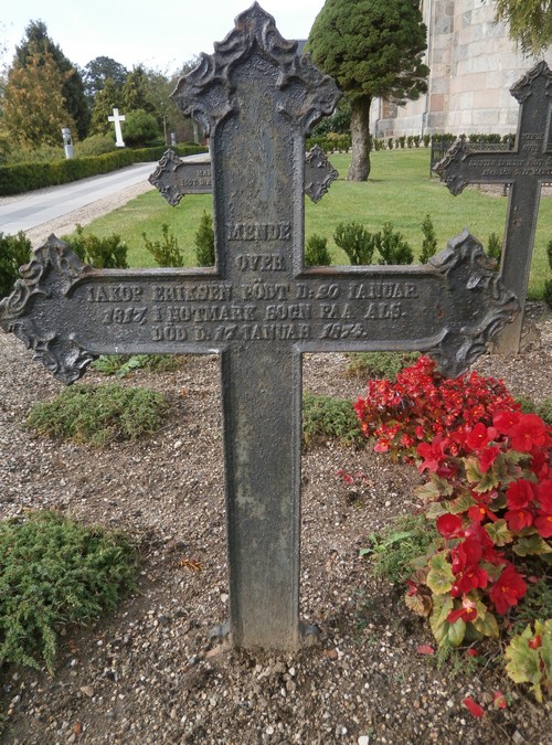 Billede af gravsten på Taps Kirkegård